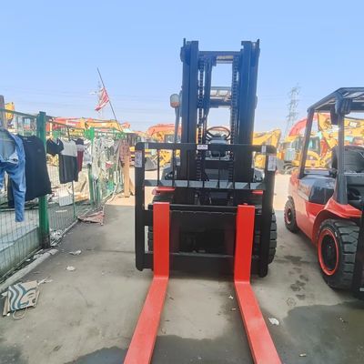 44kw इस्तेमाल किया टोयोटा फोर्कलिफ्ट सेकंड हैंड डीजल फोर्कलिफ्ट ट्रक 5 टन लोड क्षमता के साथ